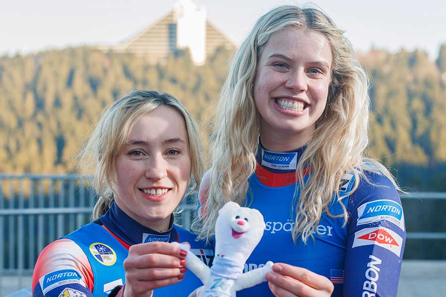 リュージュ米国代表のソフィア・カークビー（左）【写真：picture alliance/アフロ】