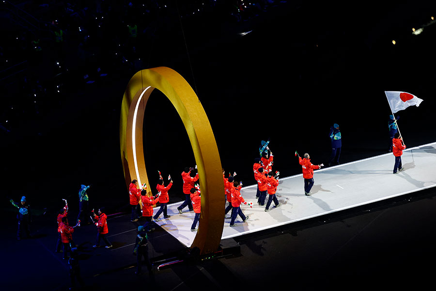 ミラノ・コルティナ五輪の開会式で行進した日本選手団【写真：ロイター】