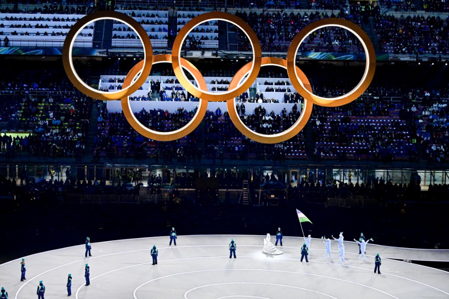 開会式に登場したウズベキスタン代表【写真：Raniero Corbelletti/アフロスポーツ】