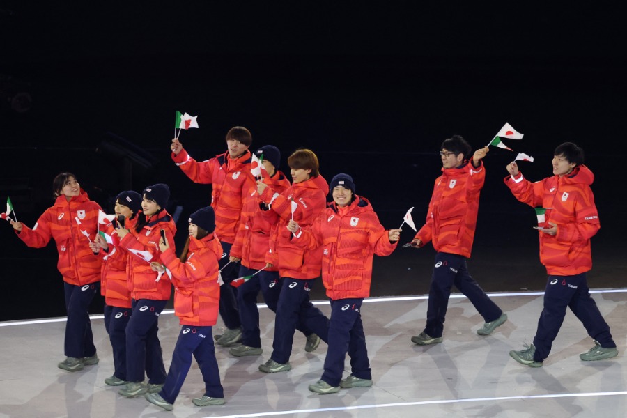 開会式で行進した日本代表【写真：ロイター】