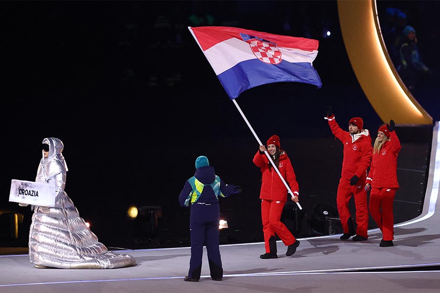 ミラノ・コルティナ五輪の開会式で入場するクロアチア代表【写真：ロイター】