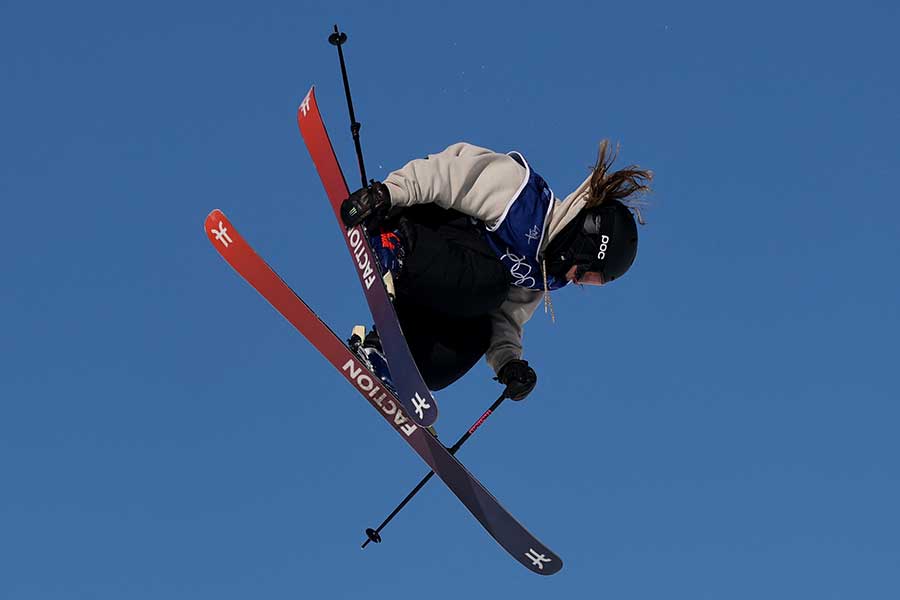 フリースタイルスキー女子スロープスタイル予選に出場したスイスのサラ・ヘフリン【写真：ロイター】