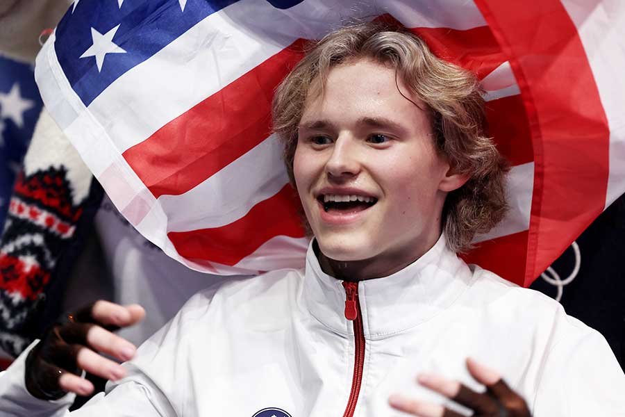 キスクラで笑顔を見せたイリア・マリニン【写真：ロイター】