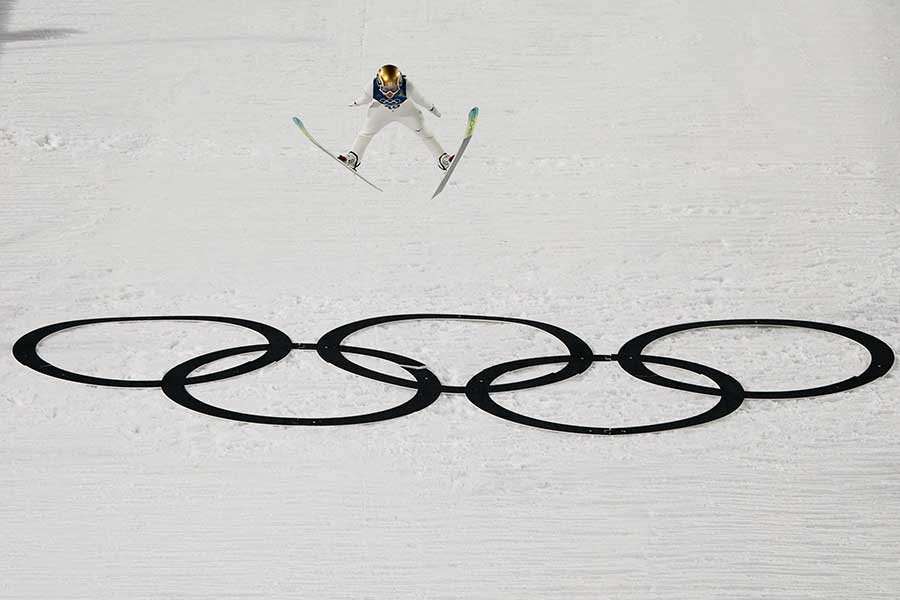 スキージャンプで銅メダルを獲得した丸山希【写真：ロイター】