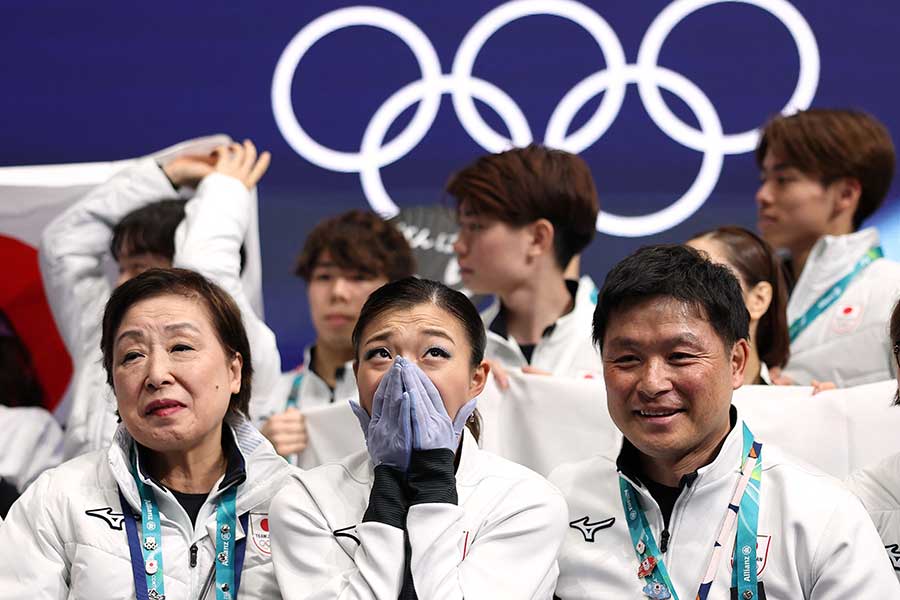 フィギュア日本代表の坂本花織（手前中央）【写真：ロイター】