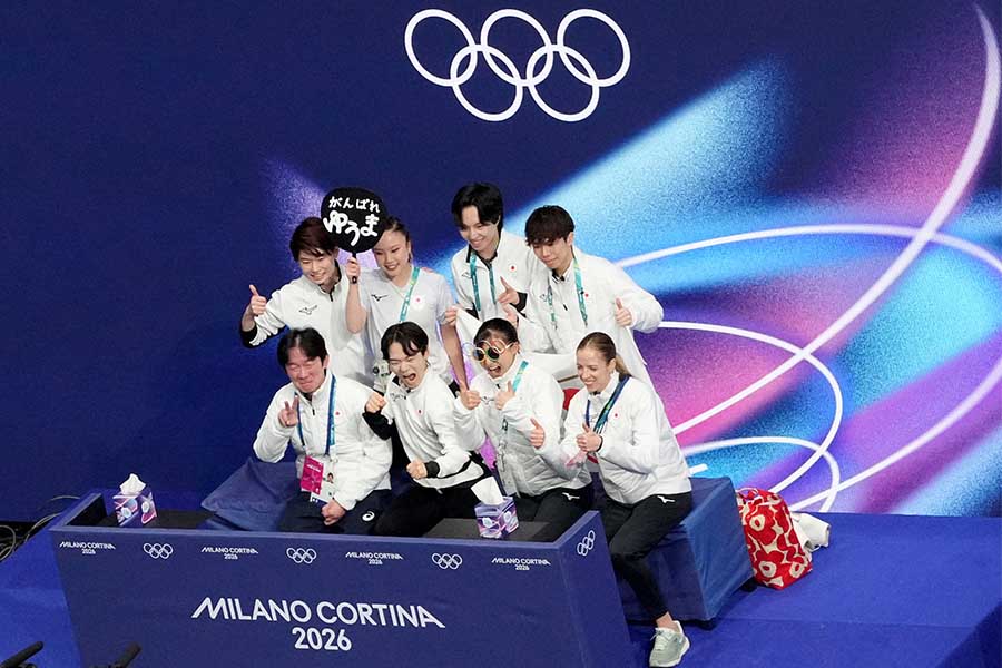 フィギュアスケート団体戦で銀メダルを獲得した日本代表【写真：ロイター】