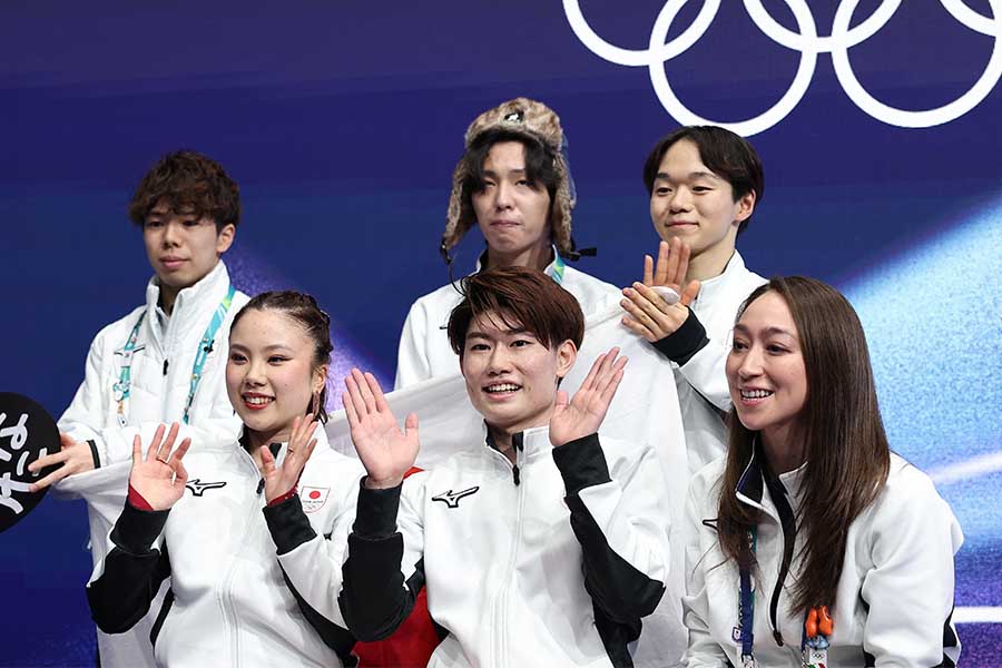 フィギュア団体戦に出場した日本チーム【写真：ロイター】