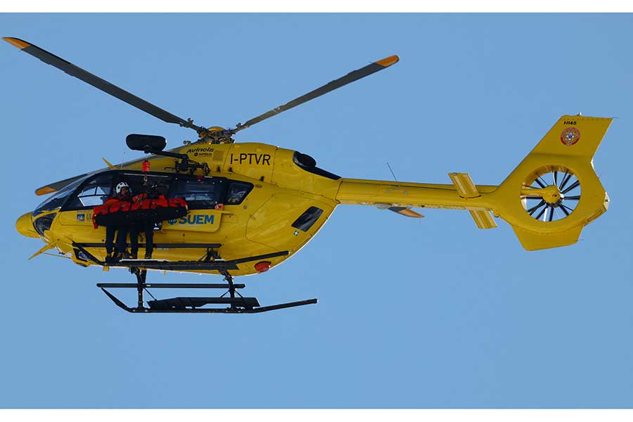 アルペンスキー女子滑降でヘリコプターが出動する事態となった【写真：ロイター】