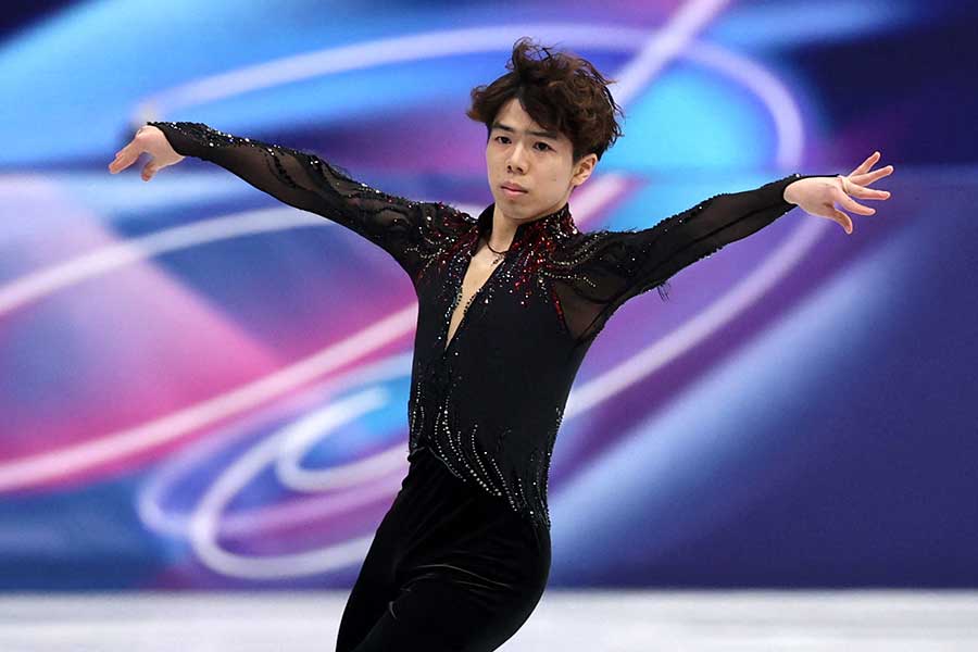 フィギュアスケート団体の男子フリーで2位になった佐藤駿【写真：ロイター】