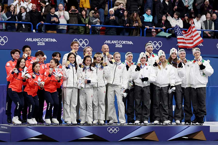 フィギュアスケート団体戦の表彰式の様子【写真：ロイター】