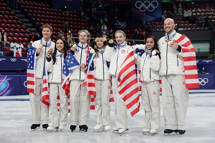 フィギュアスケート団体戦で優勝した米国【写真：ロイター】