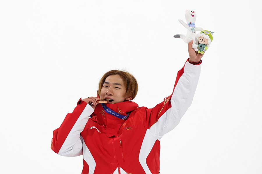 スノーボード男子ビッグエアで銅メダルを獲得した中国のスー・イーミン【写真：ロイター】