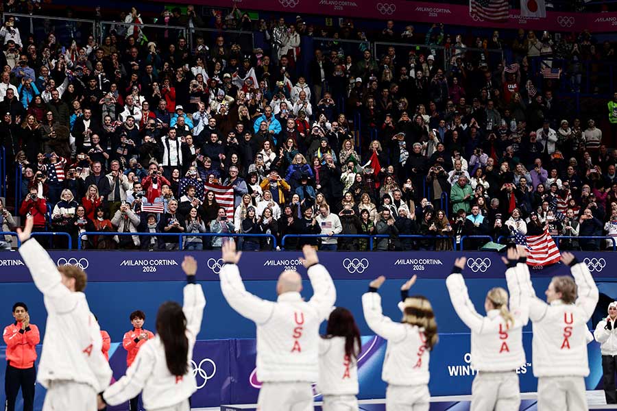 フィギュアスケート団体戦の表彰式の様子【写真：ロイター】