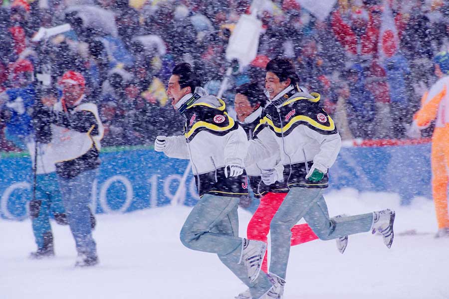 長野五輪スキージャンプ団体で金メダルを獲得した日本代表【写真：久保暁生/アフロスポーツ】