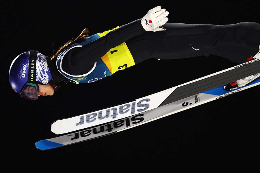 ジャンプ混合団体、1本目で好ジャンプを見せた高梨沙羅【写真：ロイター】