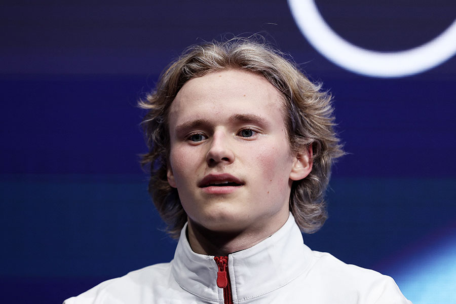 日本語で取材に応じたイリア・マリニン【写真：ロイター】