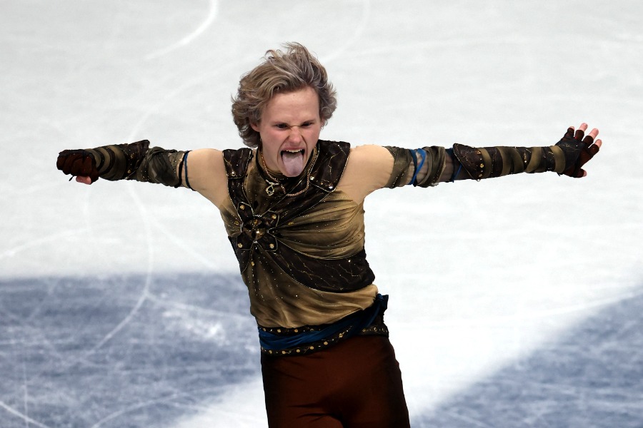 ショートプログラムで首位になった米国のイリア・マリニン【写真：ロイター】