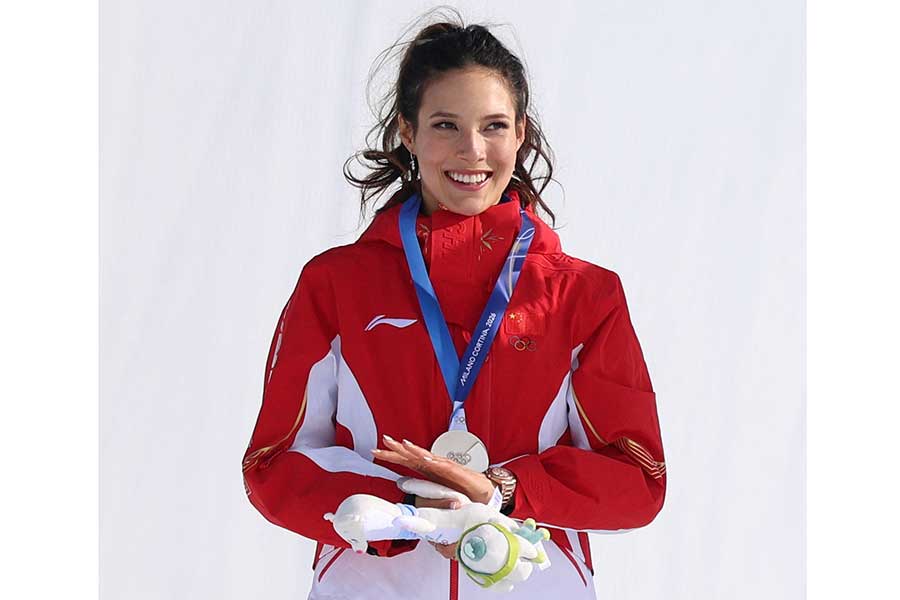 女子スロープスタイルで銀メダルを獲得したアイリーン・グー【写真：ロイター】