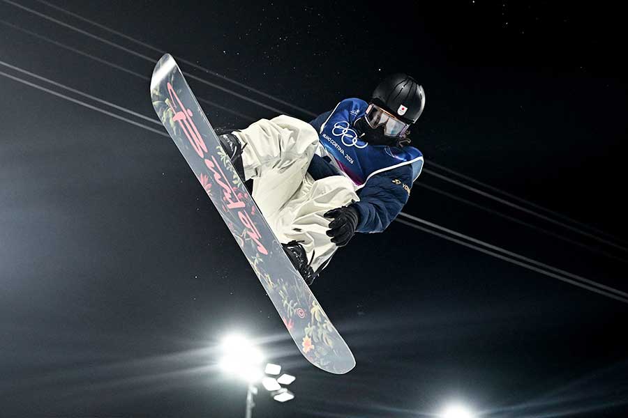 ミラノ・コルティナ五輪、予選2本目に臨んだ平野歩夢【写真：ロイター】
