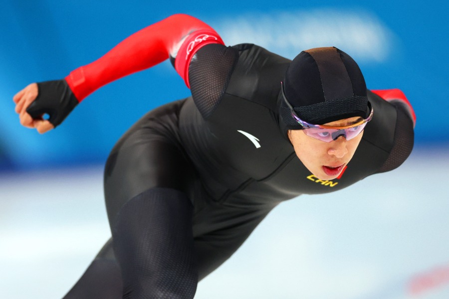 スピードスケート男子1000メートに出場した中国の廉子文【写真：ロイター】