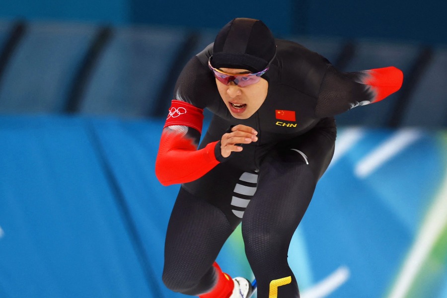 スピードスケート男子1000メートルに出場した中国・廉子文【写真：ロイター】