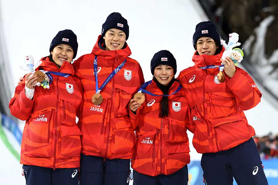 小林陵侑（左から2番目）【写真：ロイター】