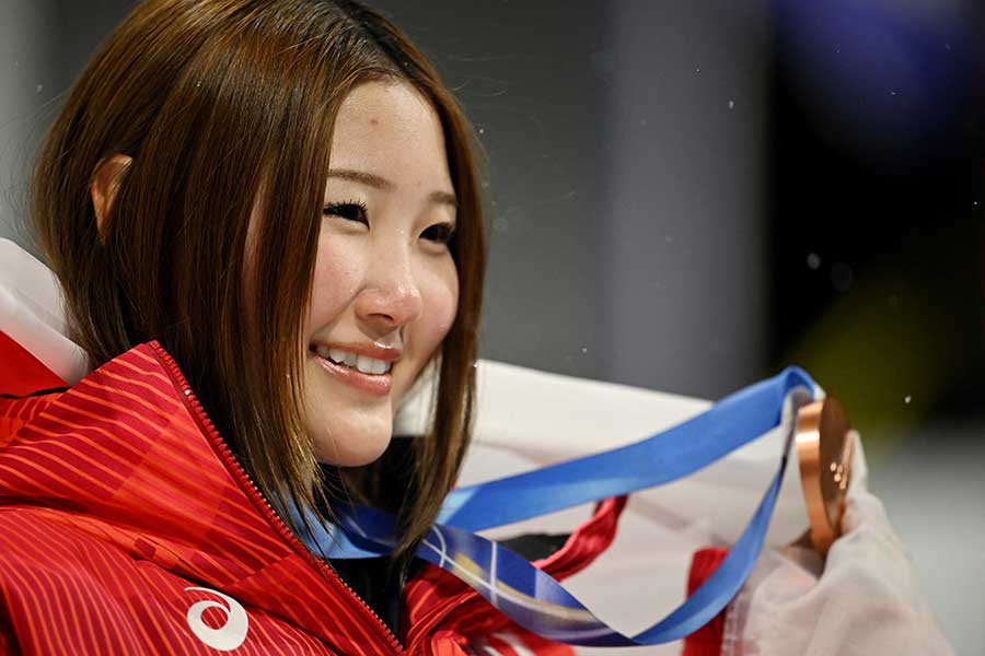 スノーボード女子ハーフパイプで銅メダルを獲得した小野光希【写真：ロイター】