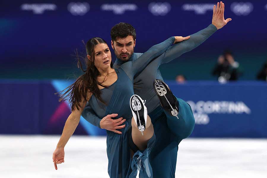 アイスダンスで金メダルを獲得したフランスのロランス・フルニエボードリ、ギヨーム・シゼロン組【写真：ロイター】