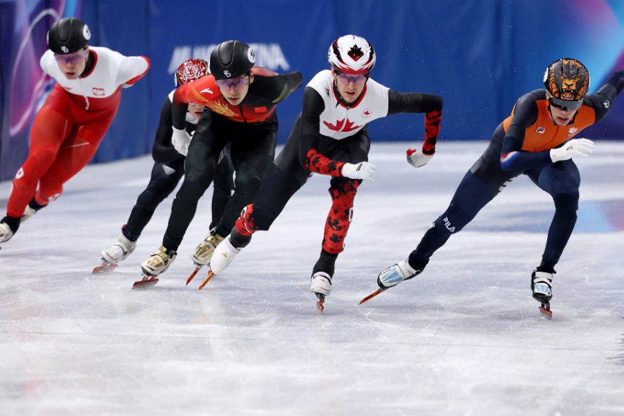 ショートトラック男子1000メートルの準決勝の様子【写真:ロイター】