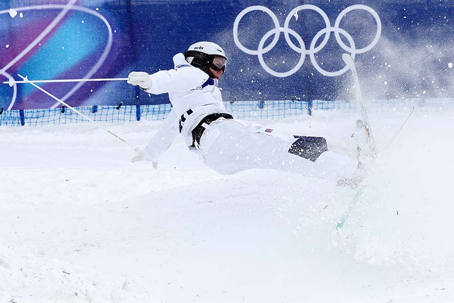 準決勝で転倒したジェーリン・カウフ【写真：ロイター】
