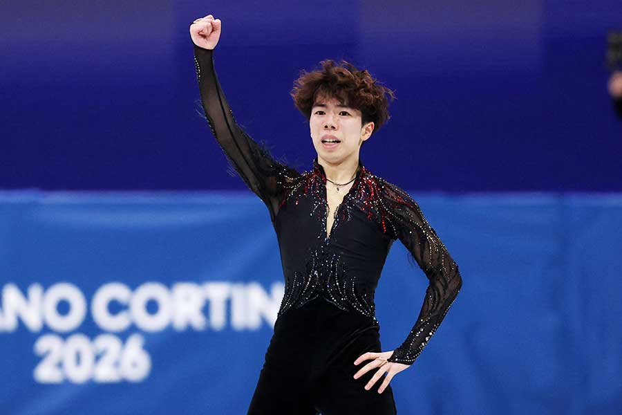 フィギュアスケート男子で銅メダルを獲得した佐藤駿【写真：ロイター】