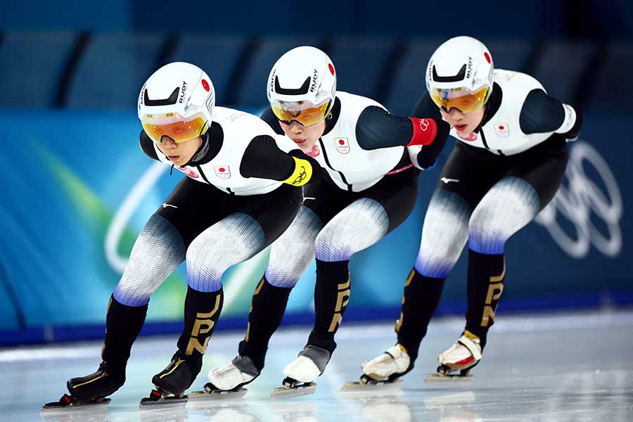 女子団体パシュート準々決勝に臨んだ日本代表【写真:ロイター】