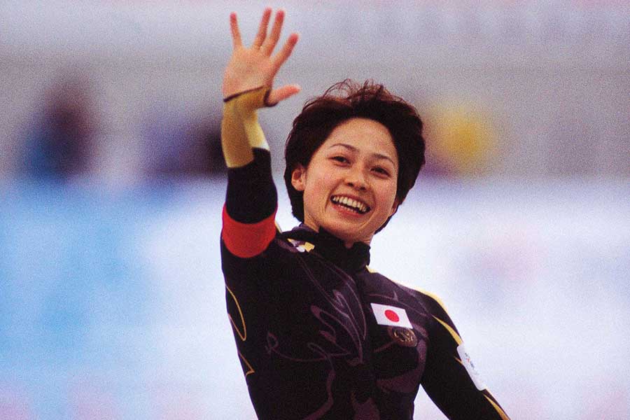 1998年長野五輪に出場した岡崎朋美さん【写真：水谷章人/アフロスポーツ】