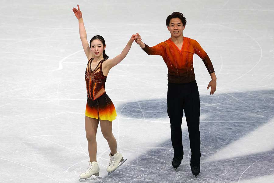 フィギュアスケート・ペアのSPに出場した長岡柚奈・森口澄士組【写真:ロイター】