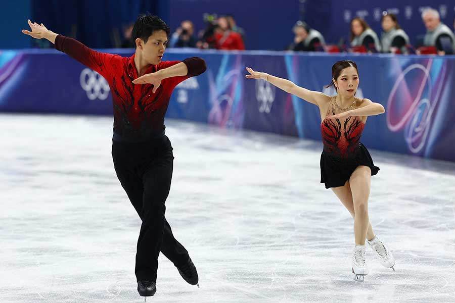 ペアSPで熱演する三浦璃来、木原龍一組【写真：ロイター】