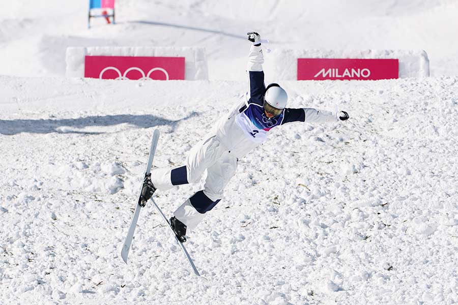 フリースタイルスキー男子デュアルモーグル、空中でバランスを崩した堀島行真【写真：ロイター】