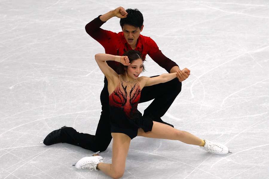 ペアSPで熱演する三浦璃来、木原龍一組【写真：ロイター】