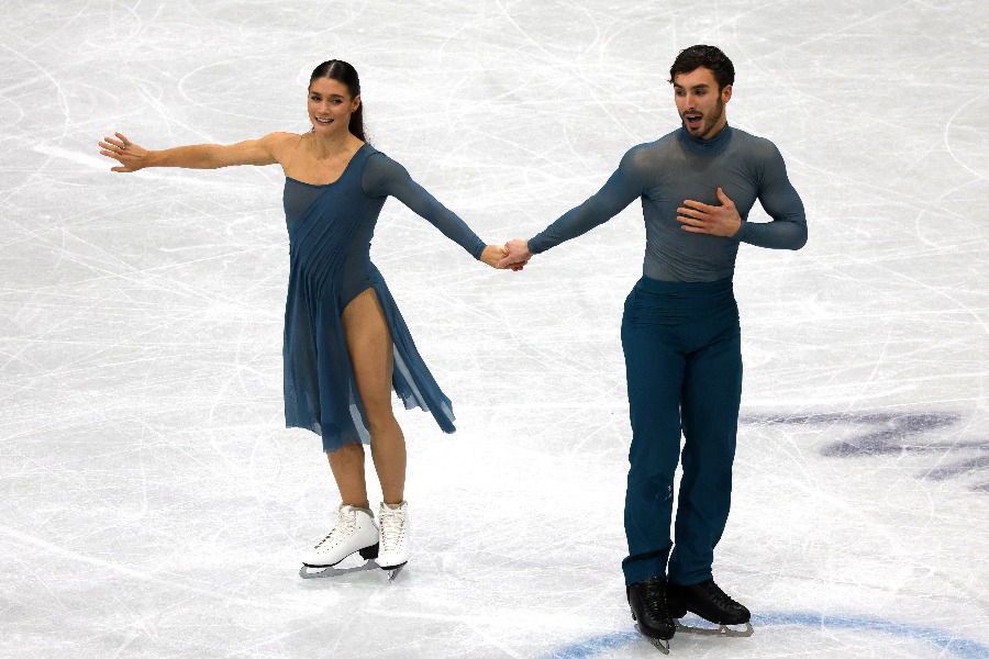 アイスダンスで金メダルを獲得したフランスのロランス・フルニエボードリ、ギヨーム・シゼロン組【写真：ロイター】