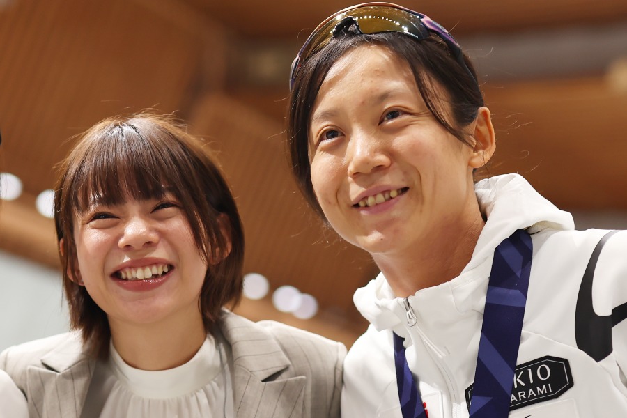 姉の高木菜那さん（左）と妹でスピードスケートの高木美帆【写真：森田直樹/アフロスポーツ】