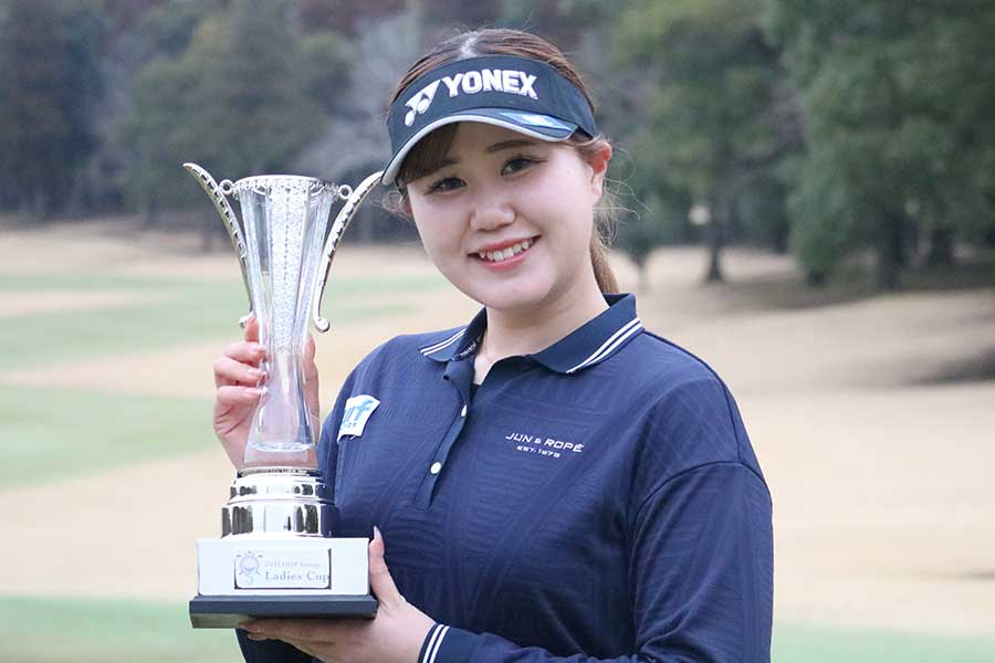 INTLOOPグループ レディースカップで優勝を飾った倉林紅【写真：柳田通斉】