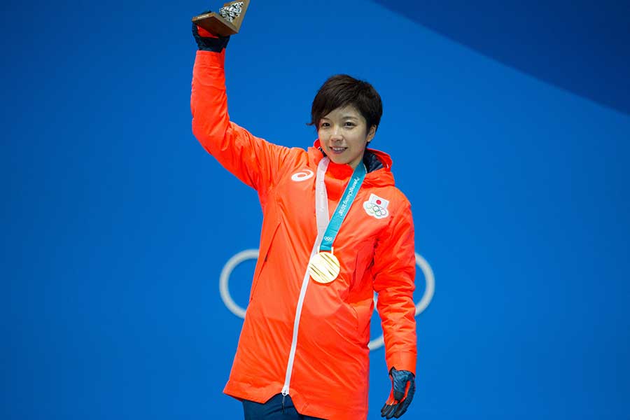 2018年平昌五輪で金メダルを獲得した小平奈緒【写真：UPI/アフロ】