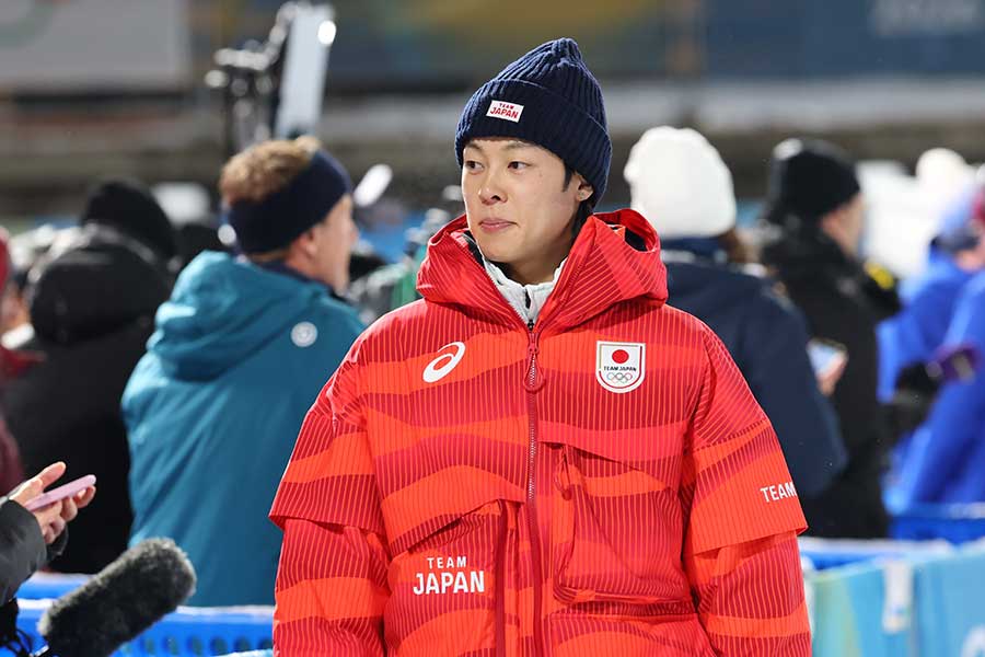 小林陵侑「5分でも待っていればできた」 打ち切り6位→降りやんだ雪に不完全燃焼「判断がなぜできなかったのかわからない」【ジャンプ男子スーパー団体】