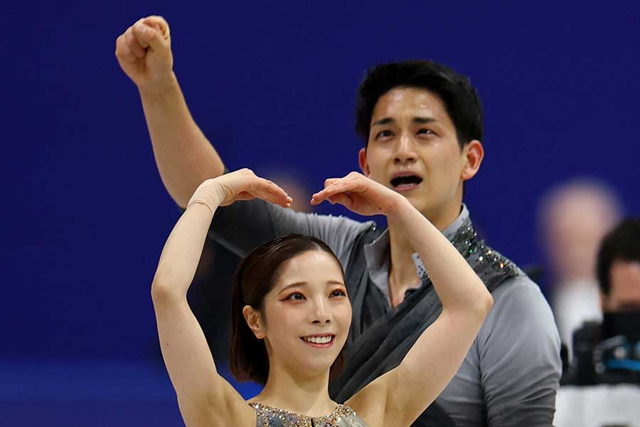 金メダルを獲得した三浦璃来、木原龍一組【写真：ロイター】