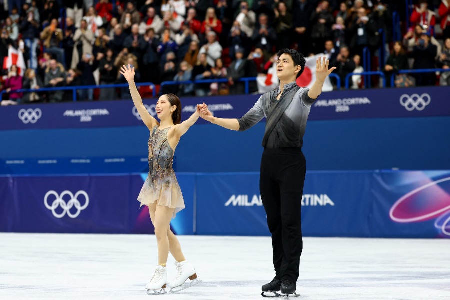 金メダルを獲得した三浦璃来(左)、木原龍一組【写真:ロイター】