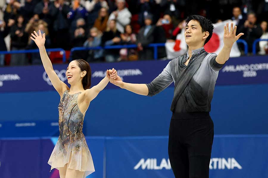 金メダルを獲得した三浦璃来・木原龍一組【写真:ロイター】