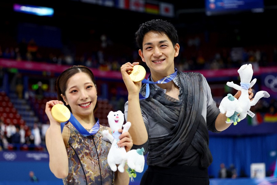 金メダルを獲得した三浦璃来、木原龍一組【写真:ロイター】