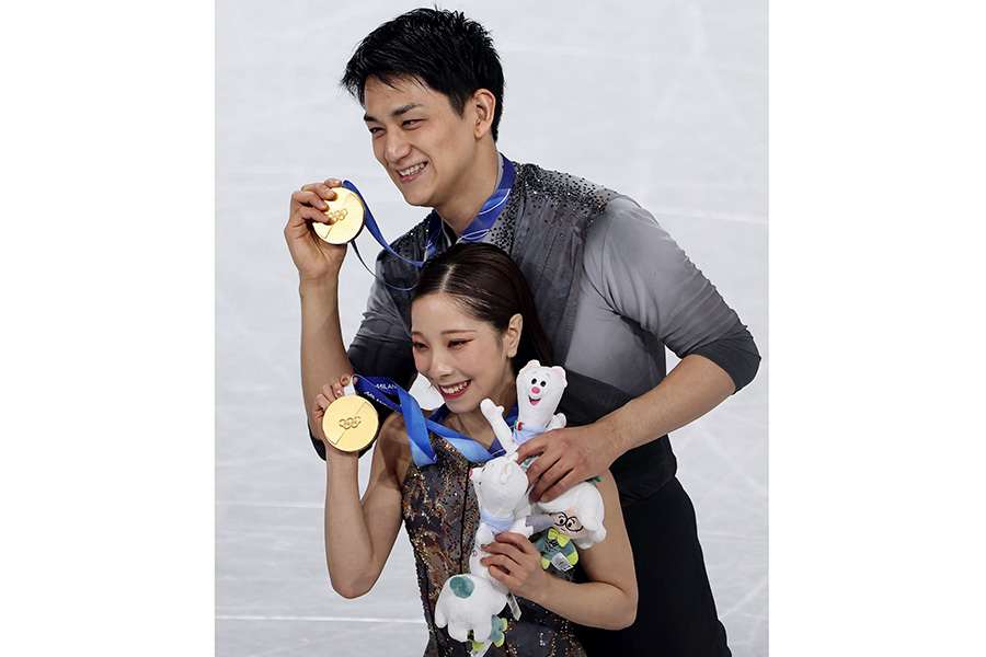 金メダルを獲得した三浦璃来、木原龍一組【写真:ロイター】