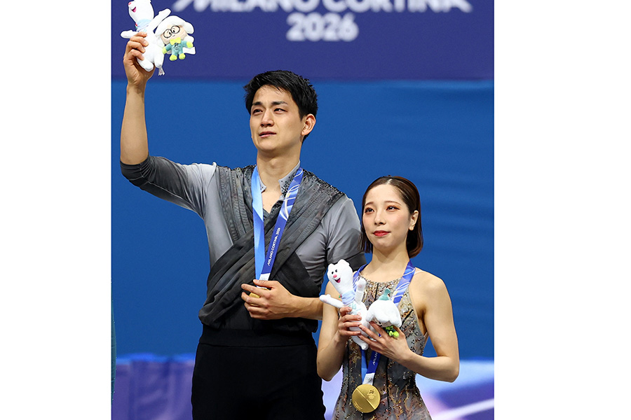 木原龍一（左）と三浦璃来【写真：ロイター】