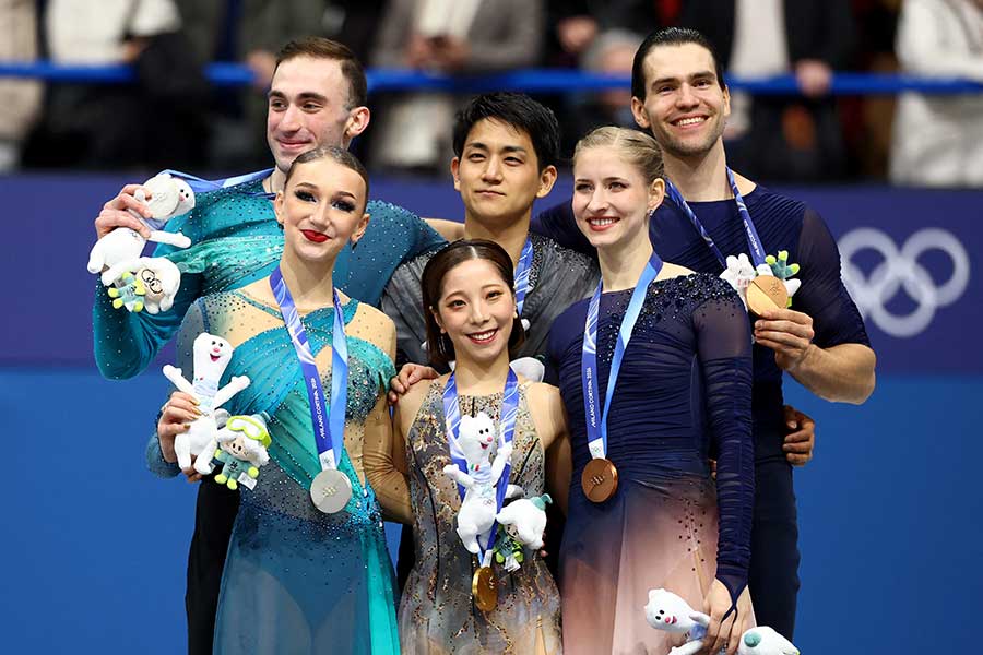フィギュアスケート・ペアで表彰台に上がった3組【写真：ロイター】