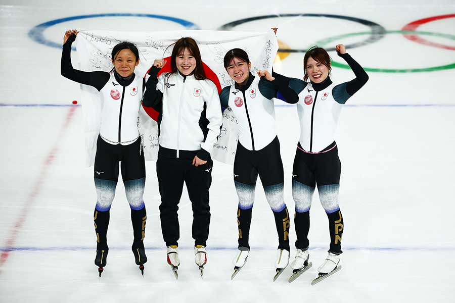 準決勝でオランダと対戦した女子団体パシュート日本代表【写真：ロイター】